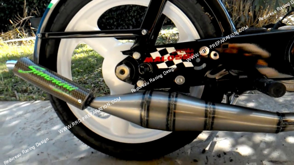 Photo de la fixation du pot d'échappement SIMONINI Racing silencieux carbone pour PIAGGIO CIAO, PX, BRAVO… diamètres 22 / 30mm aux choix