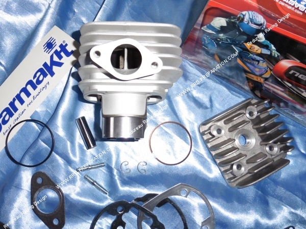 Photo du cylindre Parmakit et de son échappement a barette pour kit 58cc sur moteur minarelli vertical scooter (booster, bws)