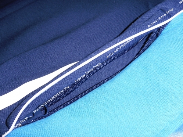 Photo de la poche zippé sur le sweat POLINI bleu