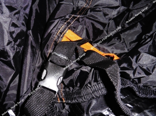 Photo de la housse de protection pour moto pluie hiver froid gèle, poussière