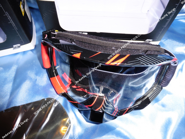 Photo de la paire de lunette cross de couleur noir avec écran anti buée