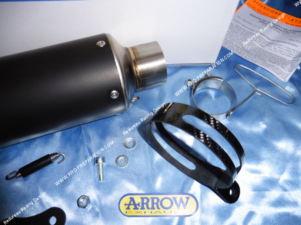 Photo du collier en carbone sur le silencieux de pot d'échappement ARROW pour collecteur origine ou ARROW sur Kawasaki Z 900 E 2017/2018