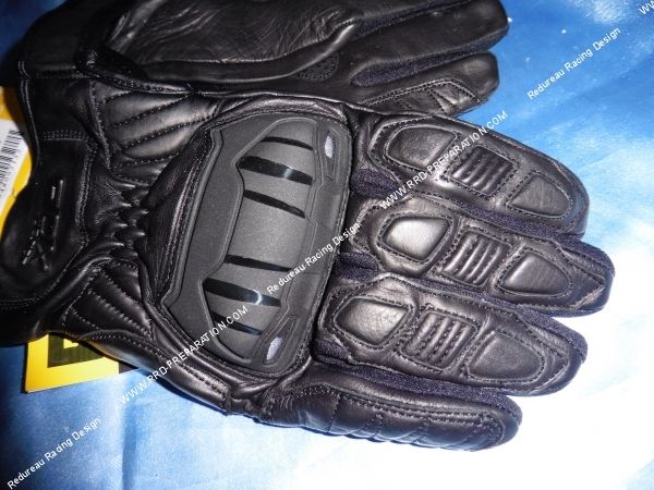 Photo de la paire de gant en cuir homologué pour moto, scooter en tailles s, m, l, xl et xxl