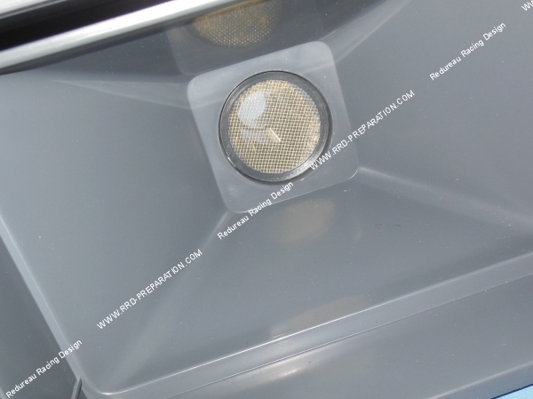 vue Entonnoir rectangulaire CGN filtré avec tuyau flexible pour plein de liquides, essence, huile... capacité de 4L