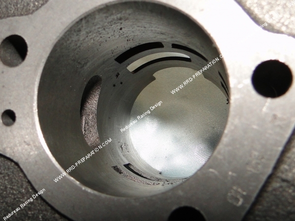 Zoom du cylindre CVF fonte 43mm piaggio ciao de MALOSSI