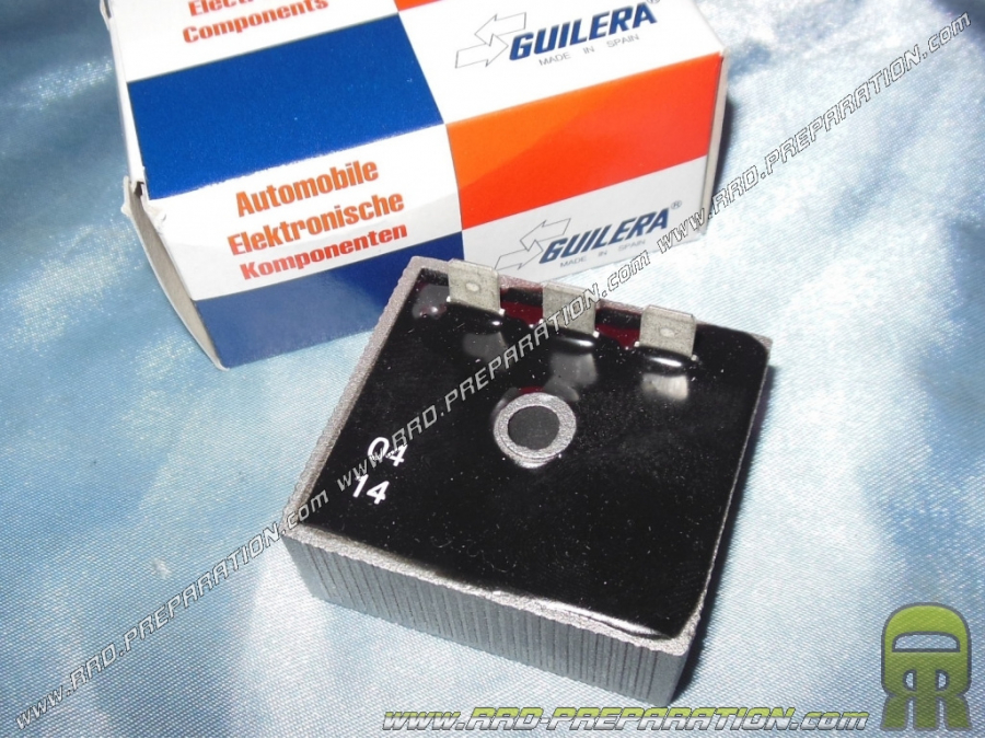 Régulateur de tension GUILERA 3 fiches pour allumage mécaboite 50cc RIEJU RMX, RR, RS2, SMX, SPIKE... jusqu'à 2002