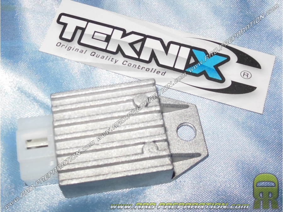 Regulador de voltaje TEKNIX 4 enchufes para encendido scooter KEEWAY, CPI,...