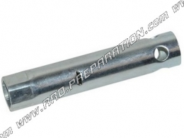 Standard spark plug wrench BUZZETTI right has tube (for pivot) sizes with the choices