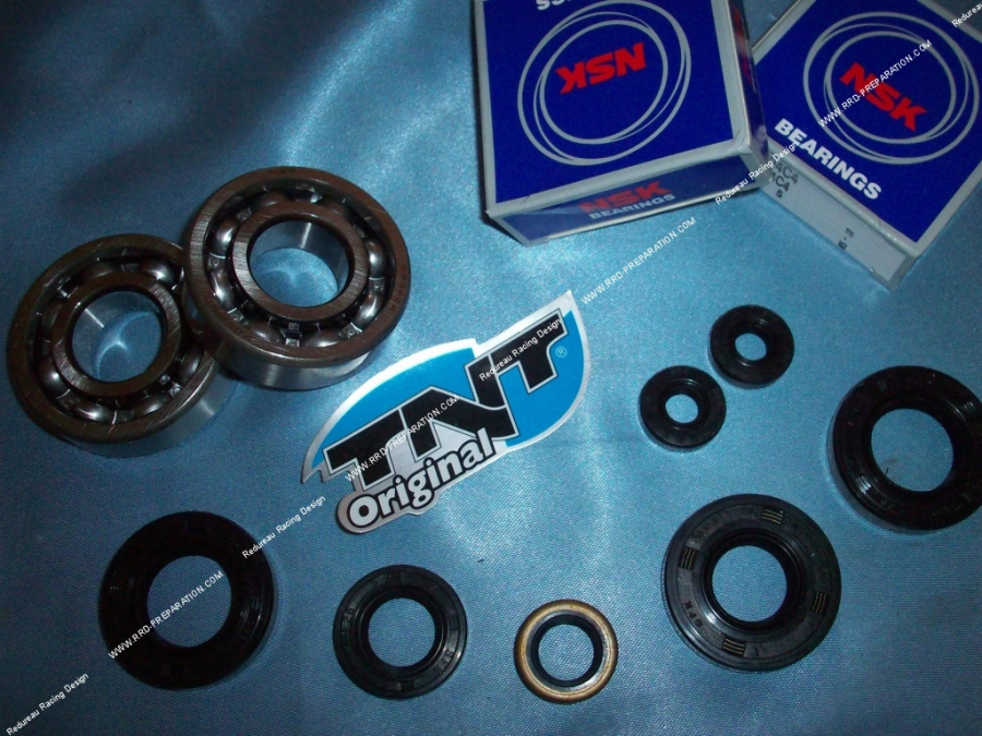 kit of C4 bearings (riveted steel cage) reinforced C4 + set of complete oil seals TNT MOTOR for DERBI euro 3