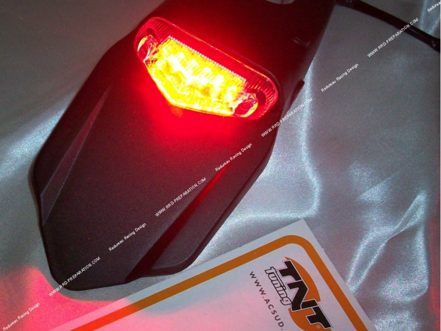 Feu arrière avec bavette TNT TUNING à leds transparent ou rouge