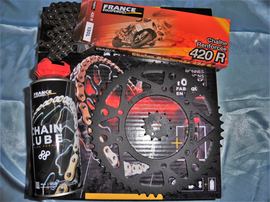 Kit chain FRANCE EQUIPEMENT reinforced for mécaboite 50cc DERBI SENDA DRD from 2004 to 2010
