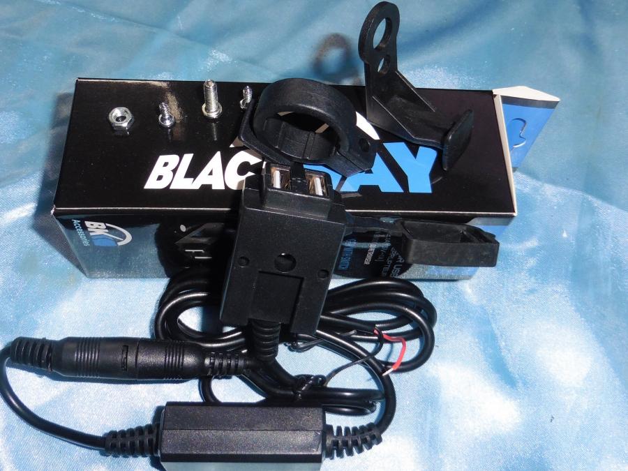 Chargeur double USB 12V 5v-2.1a/5v-1a universel BLACKWAY pour moto, quad, scooter ...