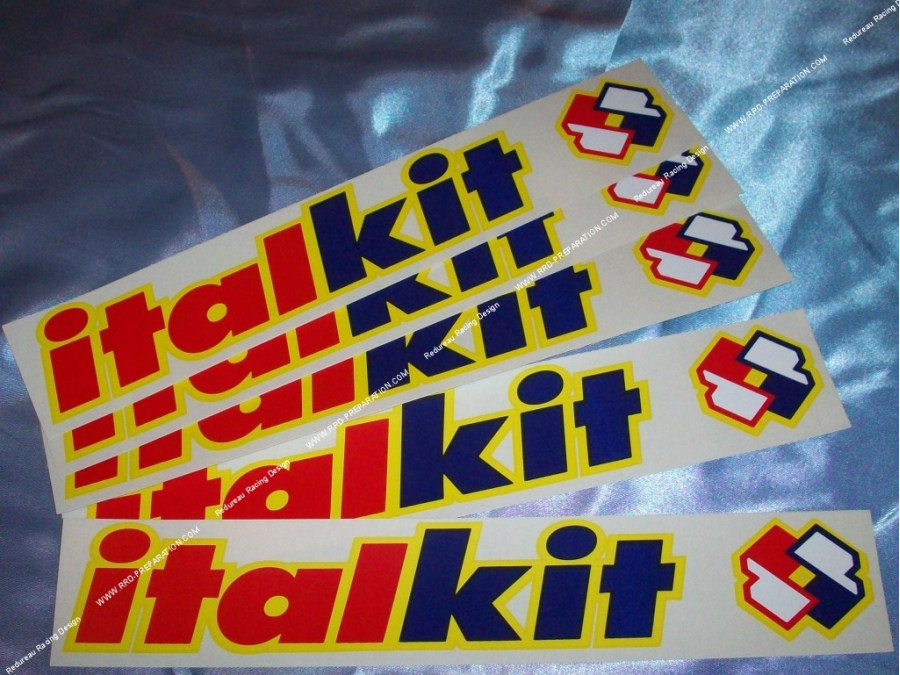 Autocollant ITALKIT 30 X 5,5cm sur fond transparent