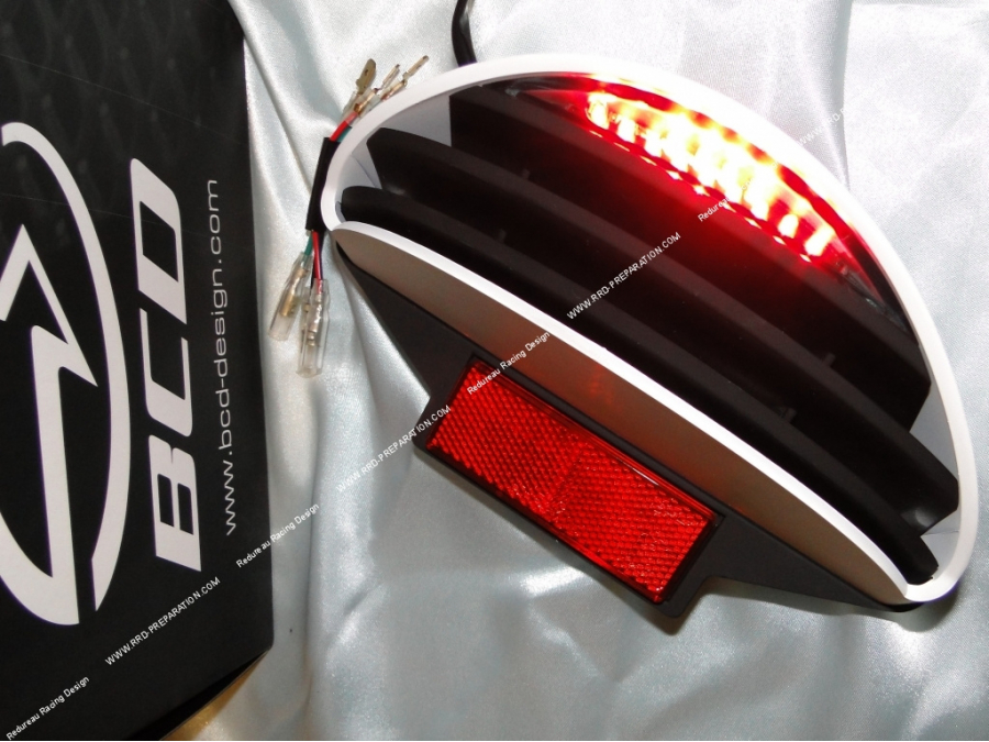 Luz trasera led BCD RX para scooter MBK NITRO, YAMAHA AEROX & CPI, ciclomotor MBK MAGNUM RACING negro o blanco Luz trasera led BCD RX para scooter MBK NITRO, YAMAHA AEROX & CPI, ciclomotor MBK MAGNUM RACING negro o blanco