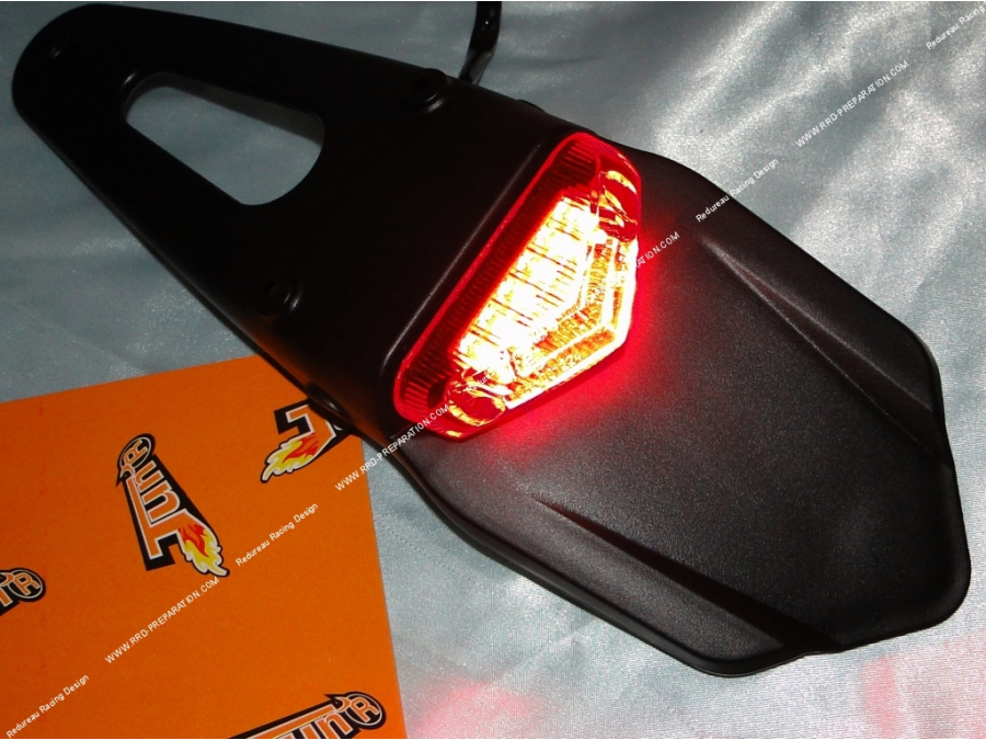 Feu arrière avec bavette TUN'R à leds transparent ou rouge pour moto 50cc,  125