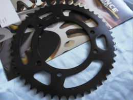 Couronnes pour moto YAMAHA YZF, MT, FZ, XTZ, ...