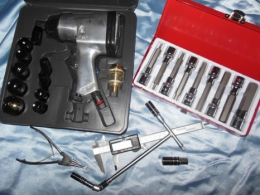 Various tools, equipment (wrench, box, hard working, ...) for MOTO GUZZI NEVADA CLASSIC 750, NEVADA AQUILA NERA 750 ...