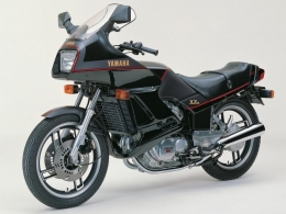 Moto YAMAHA XZ 550..