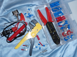 Outils et accessoires électriques (pinces, cosses, fusibles, interrupteur, coupe circuit...) pour mécaboite 50cc