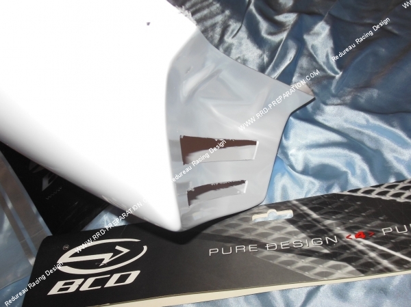 côté Sabot BCD pour scooter PEUGEOT Ludix Blaster couleur blanc