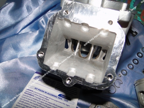 Zoom sur l'emplacement des clapets, l'entrée d'admission du kit POLINI pour ROTAX 122 et 123.