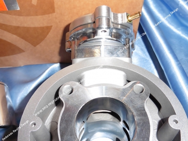 Vue sur la valve d'échappement du kit ATHENA 50cc monté sur minarelli AM6