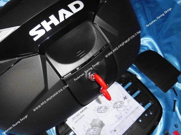 Photo du top case shad d'une contenance de 39 litres pouvant recevoir 2 caque