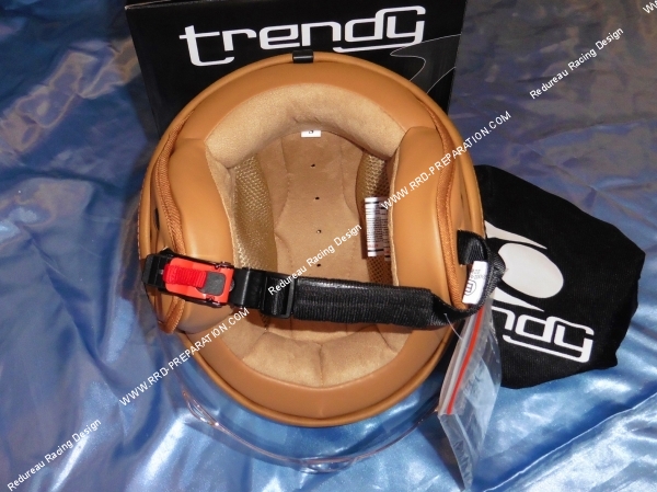 Photo du casque jet italien finition blanc et carbone avec cuir brun