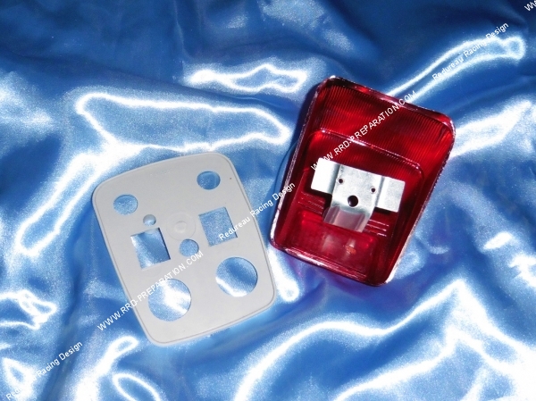 Photo du cabochon arriere de couleur rouge avec catadioptre pour scooter 50cc vespa italien 