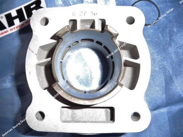 Photo des transferts et lumiere d'échappement sur le cylindre diametre 52 du kit testa rossa malossi mhr 94cc