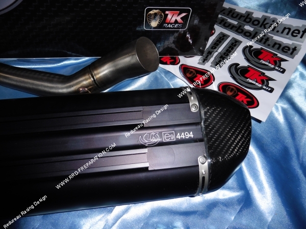 Photo du logo d'homologation sur l'échappement TK TURBOKIT pour scooter SUZUKI BURGMAN 125 et 150cc avant 2007