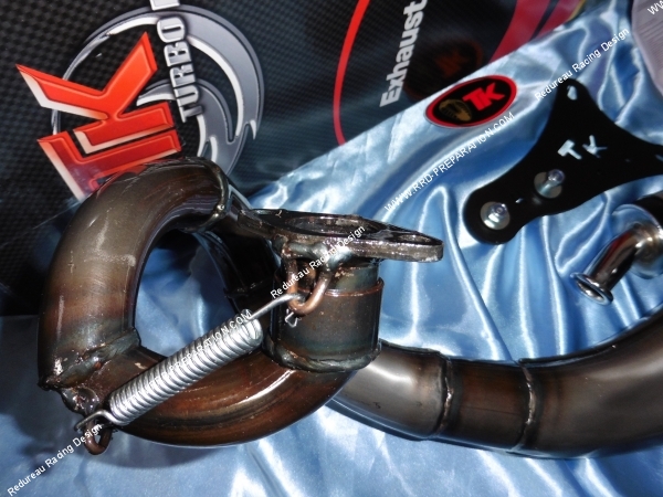 Photo de la fixation de l'échappement au cylindre pour TK TURBOKIT sur maxi scooter BW'S, AEROX, BOOSTER, NITRO, NEO'S, SR... 100cc
