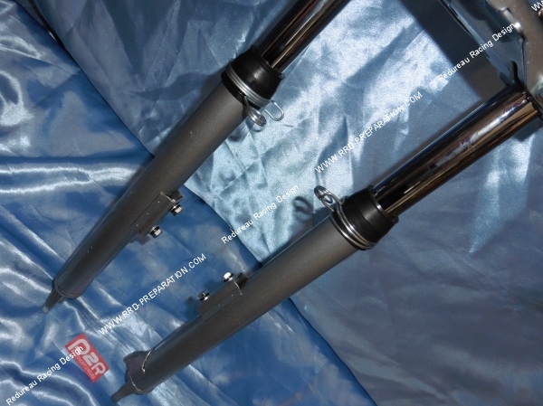 Photo de la fourche P2R grise pour PEUGEOT 103 SP
