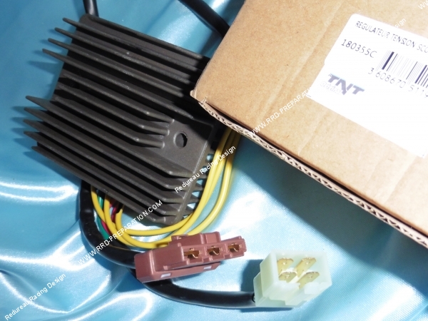 Photo du régulateur de tension pour maxi scooter moteur PIAGGIO