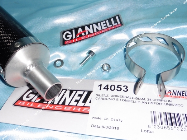 Photo du silencieux universel en carbone GIANNELLI pour moto et scooter