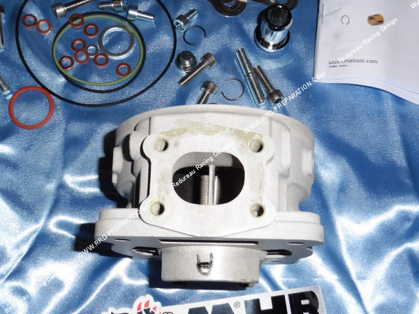 Photo de l'échappement à barrette sur le kit 70cc Ø47,6mm MALOSSI MHR TEAM TESTA ROSSA aluminium (axe de 13mm) minarelli horizontal liquide (nitro, aerox, ...)