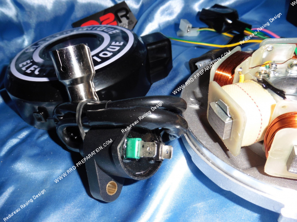 Photo de la bobine haute tension de l'allumage P2R type origine électronique 12V pour Peugeot 103