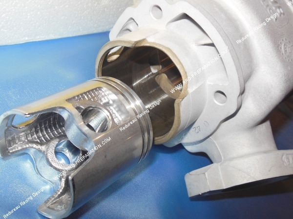 piston entrant Cylindre  piston sans culasse MALOSSI replica aluminium 70cc Ø47mm pour PEUGEOT Speedfight liquide