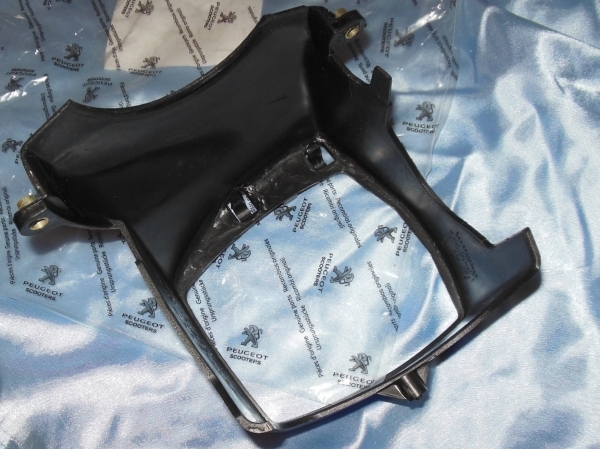 sous Cache  carénage cylindre noir PEUGEOT ORIGINE pour PEUGEOT FOX