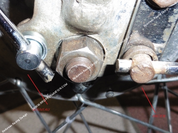 Photo de la visserie du garde boue avant pour cyclomoteur motobecane 40V
