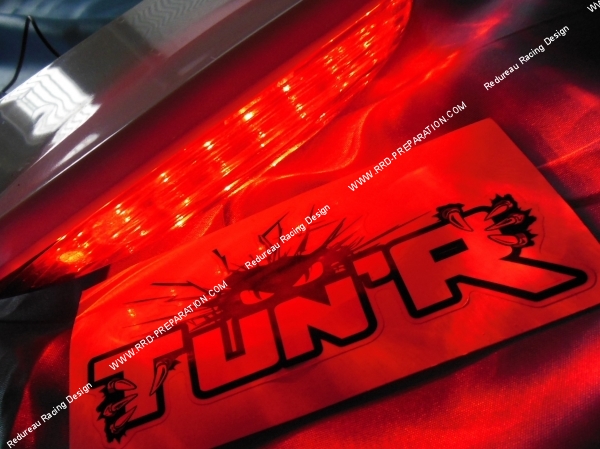 vue Aileron feu stop TUN'R pour scooter PEUGEOT SPEEDFIGHT blanc ou carbone