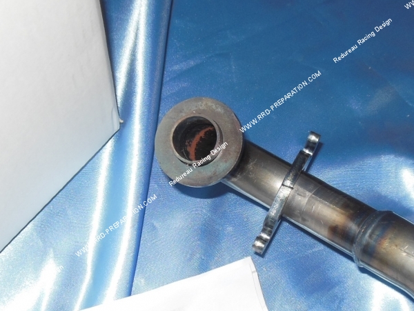 vue attache cylindre Pot d' échappement GIANNELLI REVERSE pour scooter moteur PEUGEOT Horizontal Air et Liquide (ludix one, ludix classic...)