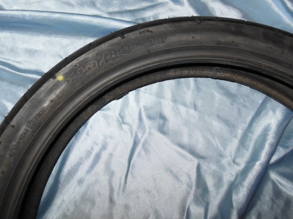 vue Pneu DELI TIRE 11080 X 17 SB106 TL 57R pour moto, mécaboite, cyclomoteur...