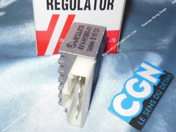 vue Régulateur de tension CGN 4 fiches pour allumage minarelli vertical  horizontal (MBK Booster, Nitro...)