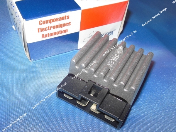 vue Régulateur de tension GUILERA 4 fiches pour allumage mécaboite 50cc RIEJU RMX, SMX... après 2009
