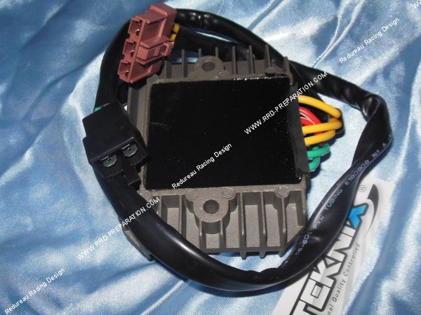 vue Régulateur de tension TEKNIX pour maxi-scooter 250cc  400cc  500cc PEUGEOT, APRILIA, PIAGGIO,...
