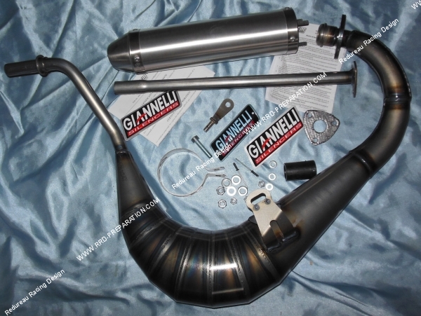 zoom échappement GIANNELLI passage sous selle pour DERBI GPR, APRILIA RS 50cc