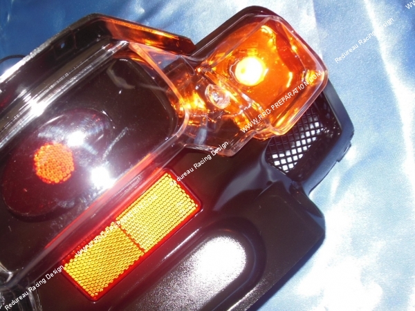 zoom Feu arrière pour booster MBK NG, ROCKET, NEXT TUN'R LEXUS BLACK avec clignotants et support