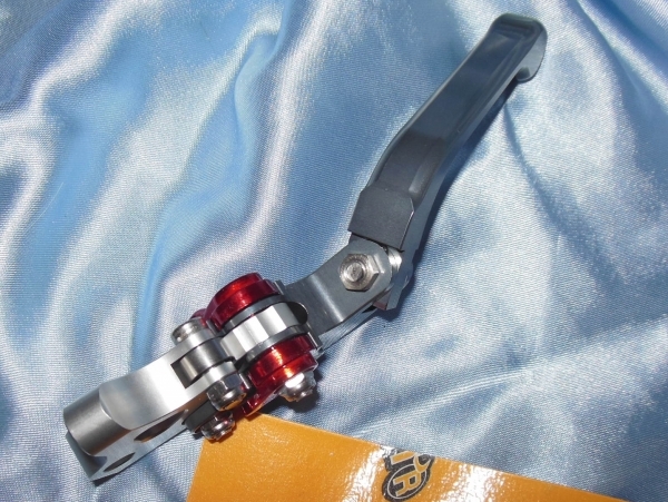 zoom right brake lever folding adjustable aluminum TUN 'R for booster from 2004 zoom Levier de frein droit TUN'R pliant réglable en aluminium pour Booster à partir de 2004