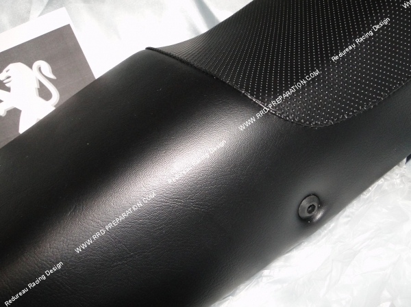 Zoom sur la selle d'origine de PEUGEOT 103 RCX noire